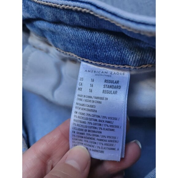 American Eagle Strigid Mom Ripped Jeans Size 14 Regular Fit Casual Bohemian - Picture 10 of 10